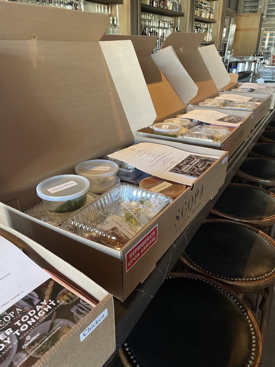 LupusLA's tweet image. Special Delivery 🍽・ We can’t wait for tonight’s multi-course meal with @chefantonia during our #VirtualDinnerParty! Get ready for an amazing night IN to support #lupus patients! Meals are being safely prepped @ScopaRestaurant, and our team provides full-service delivery. 🚙