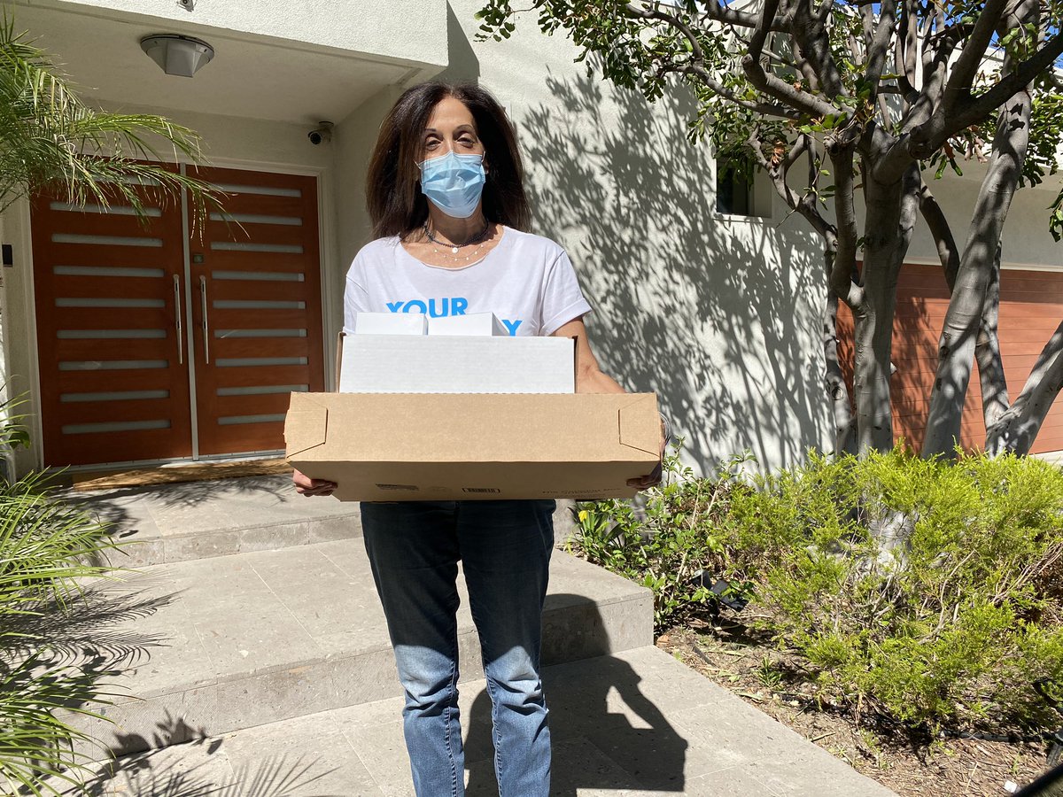 LupusLA's tweet image. Special Delivery 🍽・ We can’t wait for tonight’s multi-course meal with @chefantonia during our #VirtualDinnerParty! Get ready for an amazing night IN to support #lupus patients! Meals are being safely prepped @ScopaRestaurant, and our team provides full-service delivery. 🚙
