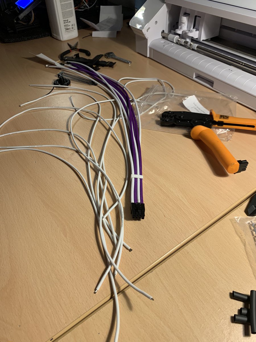 tastyf1shmods's tweet photo. Cable sleeving is as much fun as pulling teeth. Worth it in the end though 😍 #pcmod #customsleeving #custompc #purple https://t.co/RiksO96Lay