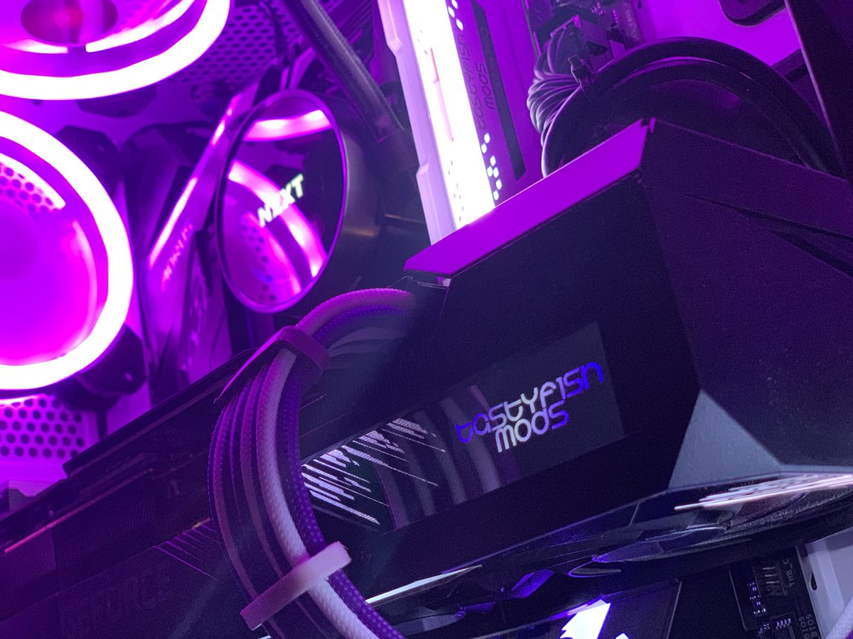 tastyf1shmods's tweet photo. Cable sleeving is as much fun as pulling teeth. Worth it in the end though 😍 #pcmod #customsleeving #custompc #purple https://t.co/RiksO96Lay