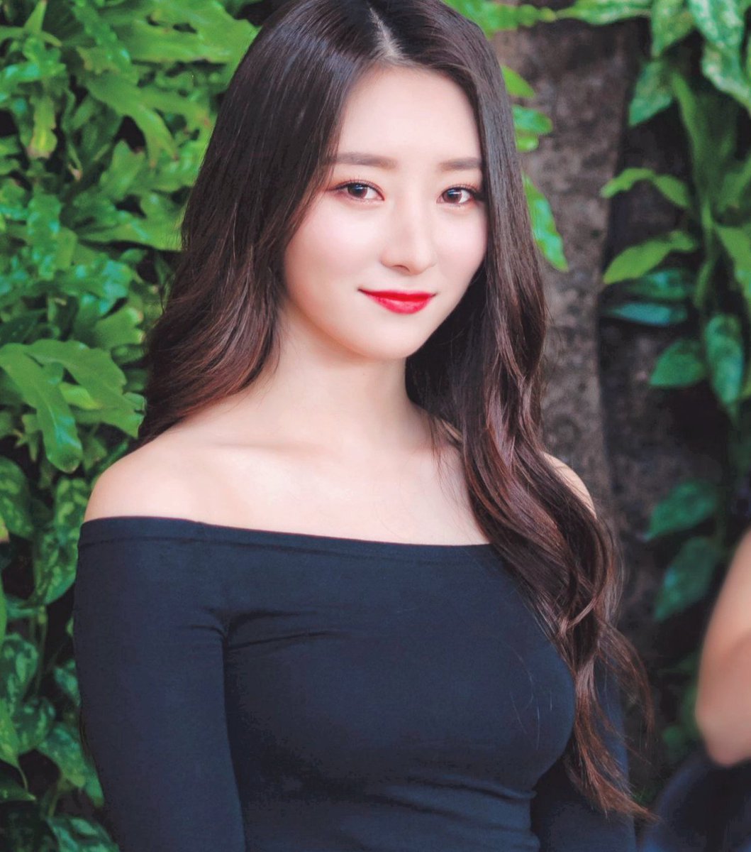 NACH7MERRIE_twt's tweet photo. 죽 ⠀ * ⠀ drᥱᥲm ⠀ ੭ ⠀ of ⠀ : ⠀ 𝗺𝗲 ⠀ 𓋜⠀ nᥲc𝗵𝗺ə ⠀ @. ⠀ ēvᥱnts ⠀ % ⠀ 𝗼𝗻 ⠀ ど
⠀ #L9VELYDB ⠀ ⎗ ⠀ #L9VELYSIGNAL !
También Kalyce se puso hermosa sólo para el debut de las princesas más lindas. Está lista para bailar con sus canciones, felicidades. https://t.co/4Ql8IL91F1
