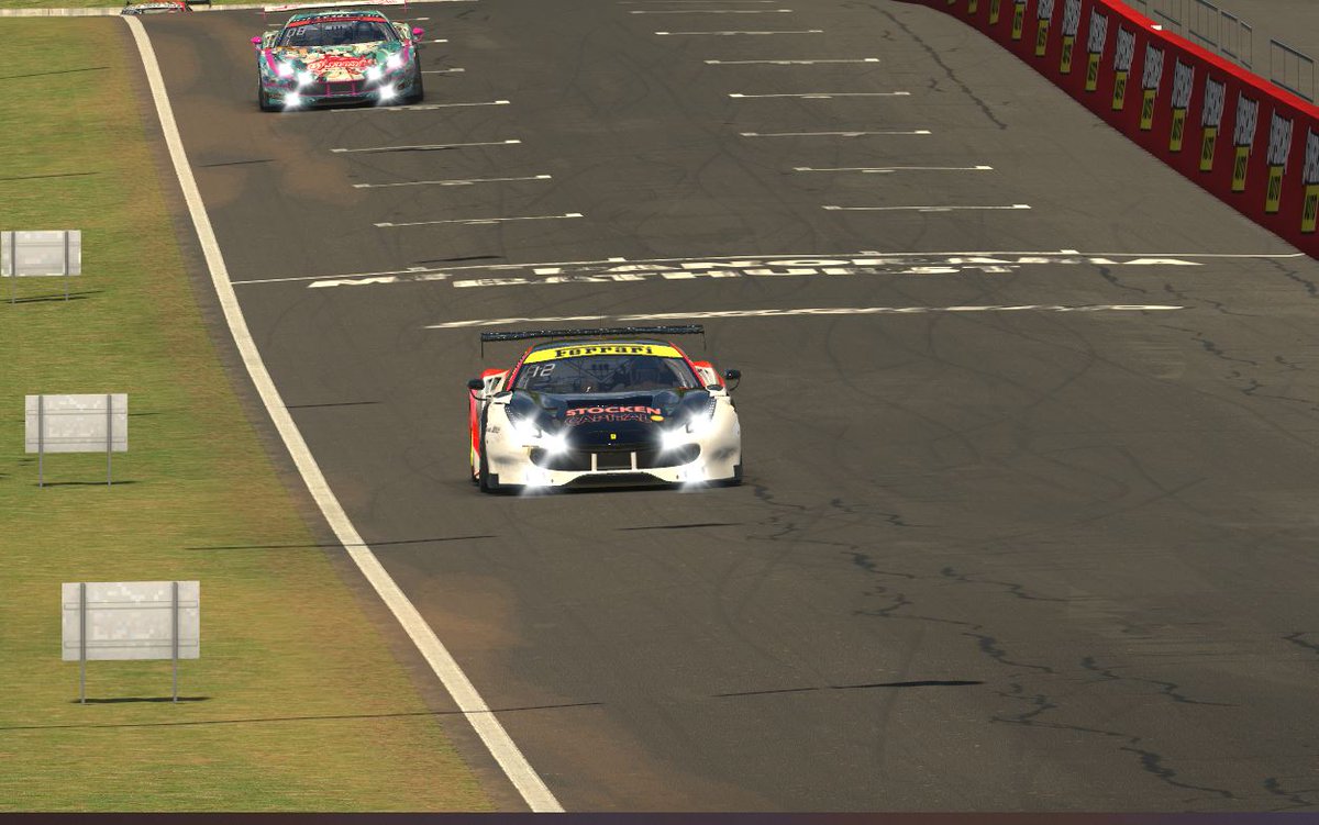 Arañas,cocodrilos y montañas mortíferas. Australia se cobró 2 de nuestros coches,pero A.Jiménez <a href="/alberto_js/">Alberto Jimenez</a>, J.Correia <a href="/antizyklon/">Jorge Correia</a>, J.Garcia <a href="/Jestuba/">Jesús García</a> y J.Ferreiro <a href="/tuti3434/">tuti34</a>  llevaron el 58 hasta la P10, protagonizando una épica remontada. Bravo chicos!!! <a href="/iracing/">iRacing</a> #Perseverance