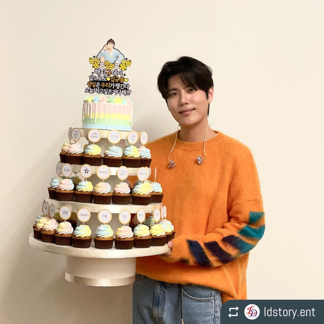 kyu_mason's tweet photo. #해피규데이 첫번째 선물 케이크💛
무대에서 보니 멋짐 224배쥬ㅋㅋ
정리하다보니 규종님 참 열일했다!

#김규종 #kimkyujong #happykyuday https://t.co/tvY1rg7m3B