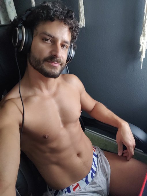 Mi abdomen sigue progresando!🔥 https://t.co/JHT5m9BLzJ