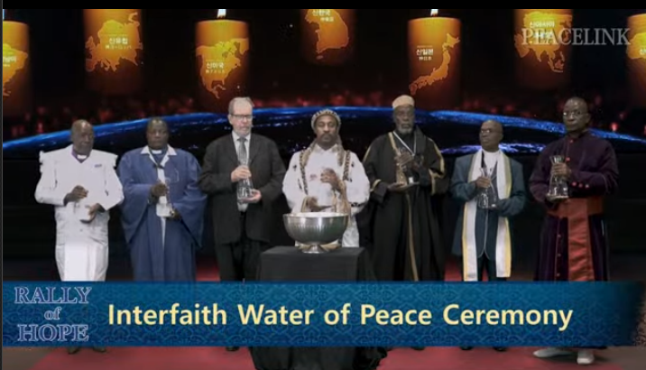MagazMario's tweet photo. #rallyofhope Peace Interfiath offering Declaration to heaven. https://t.co/27KioJfxAw