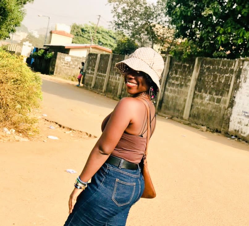 iyamzama's tweet photo. My friend said her Dad bought a Generator using palm oil , I then told her my mom bought a Refrigerator working without electricity she got annoyed who started it???
#Glow🌟🌹😘 https://t.co/KvRe2cqhjo