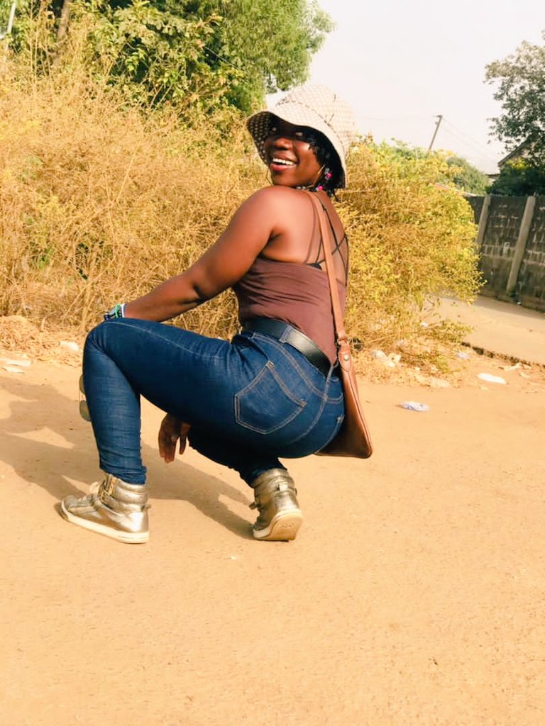 iyamzama's tweet photo. My friend said her Dad bought a Generator using palm oil , I then told her my mom bought a Refrigerator working without electricity she got annoyed who started it???
#Glow🌟🌹😘 https://t.co/KvRe2cqhjo