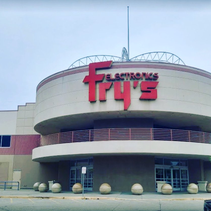 comredit's tweet image. Fry’s Electronics cerrará #byebye #outofbuisness #vegas #weloveIT #comredit