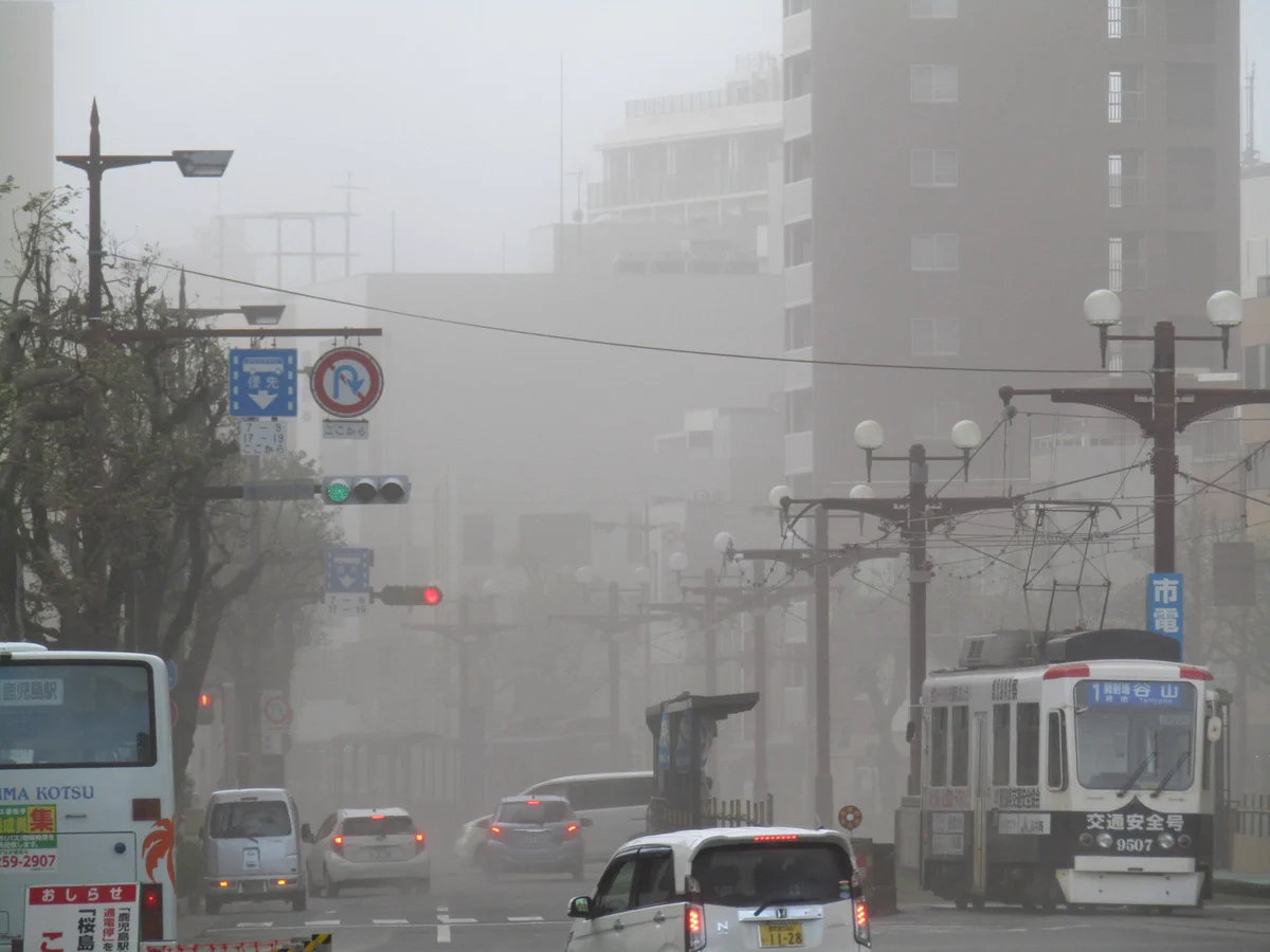 桜島が噴火！？それによって市街地側に火山灰が降って大変なことに！