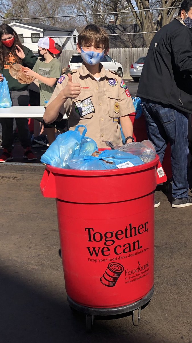 dmay440's tweet photo. Special thanks to @stlbsa Troop and Pack 360. What an incredible response from the Glendale community! Thanks to Greg Williams for championing this drive and to the Scouts and parents for their outstanding service to help @STLFoodbank nourish area families, children and seniors. https://t.co/QgEdD94Dxi