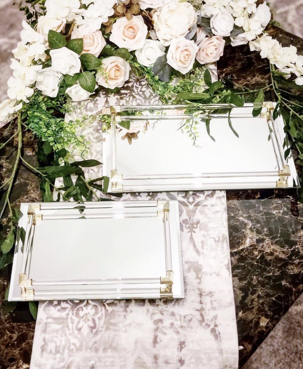HiHomeAccess's tweet image. Gorgeous perfume/serving trays with an aesthetically pleasing crystal border with gold corners💎