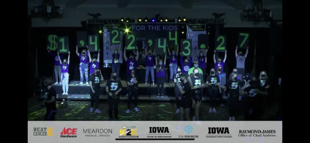 jennywirtz's tweet photo. Inspired by the first ever virtual Dance Marathon #UIDM27 Congrats to @nat_wirtzy serving on the Exec Team as Outreach Director! She donated 10 in. of hair today and raised more than $3000 #FTK In her 7 years as a DM participant she has raised nearly $15,000!!! @UIDM https://t.co/a2CfSCYq4z