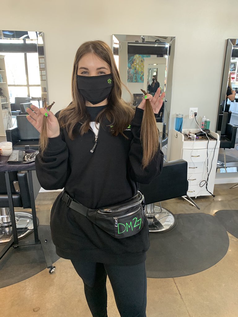jennywirtz's tweet photo. Inspired by the first ever virtual Dance Marathon #UIDM27 Congrats to @nat_wirtzy serving on the Exec Team as Outreach Director! She donated 10 in. of hair today and raised more than $3000 #FTK In her 7 years as a DM participant she has raised nearly $15,000!!! @UIDM https://t.co/a2CfSCYq4z