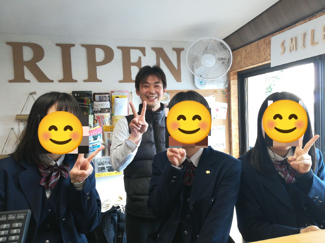 Ripen2009's tweet image. 明日卒業式やね！
この子らにとって居心地のいい場所になれたかな🤗
こんなにたくさん、
かれこれみんなが寄ってくれるようになって約2年、高校生活の想い出してほしい、
卒業前にみんなであそこ行こうと寄ってくれてうれしかった、ありがとう！
#ライペン #ripen #オムライス #畝傍高校 #卒業 #旅立ち