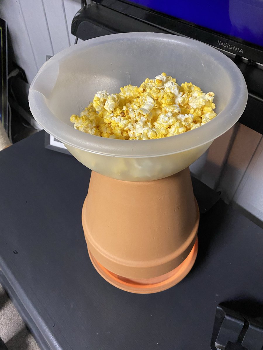 ErieSteel's tweet photo. Just popped some popcorn on my ceramic furnace. #HeatLife https://t.co/wXVdBUOwkB