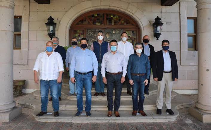 jenarovillamil's tweet photo. Se fractura la Alianza Federalista de 10 gobernadores. Enrique Alfaro, de Jalisco, y Javier Corral, de Chihuahua, se deslindaron de posicionamiento que expresa “absoluto respaldo” al mandatario de Tamaulipas, Francisco García Cabeza de Vaca, acusado de varios delitos. https://t.co/SpXARX3Igv
