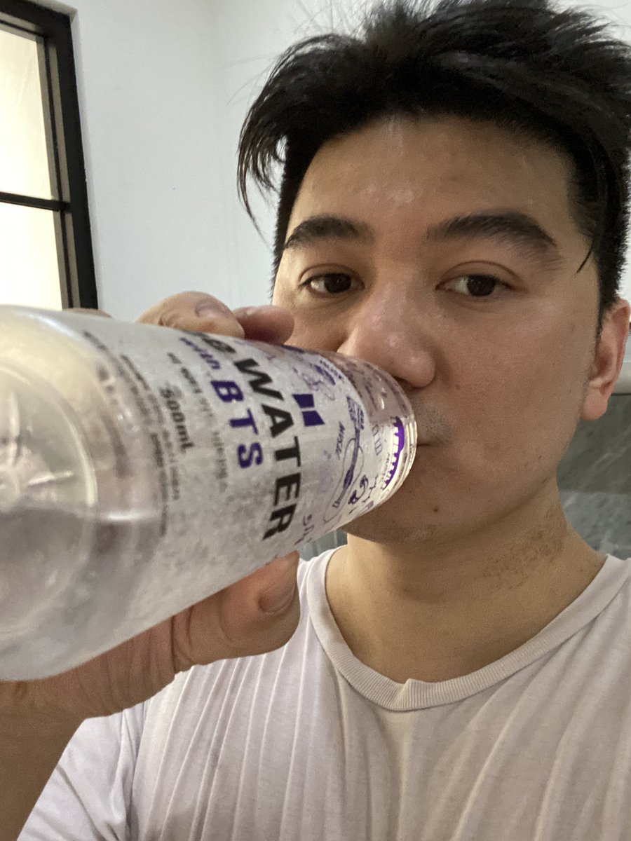 ArnoldPoernomo's tweet photo. Jangan lupa minum supaya ga dehidrasi https://t.co/u8rJuyifj1
