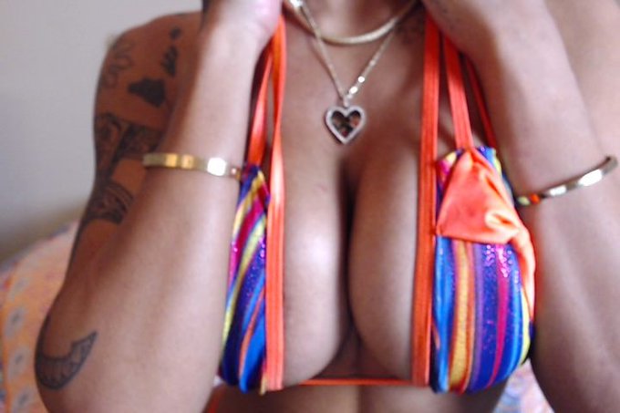 I know what you are staring at;) https://t.co/yk0gWEvg5E https://t.co/LKWixjZtLp<a href="/tag/mvsales"class="tags"><span>#mvsales</span></a>