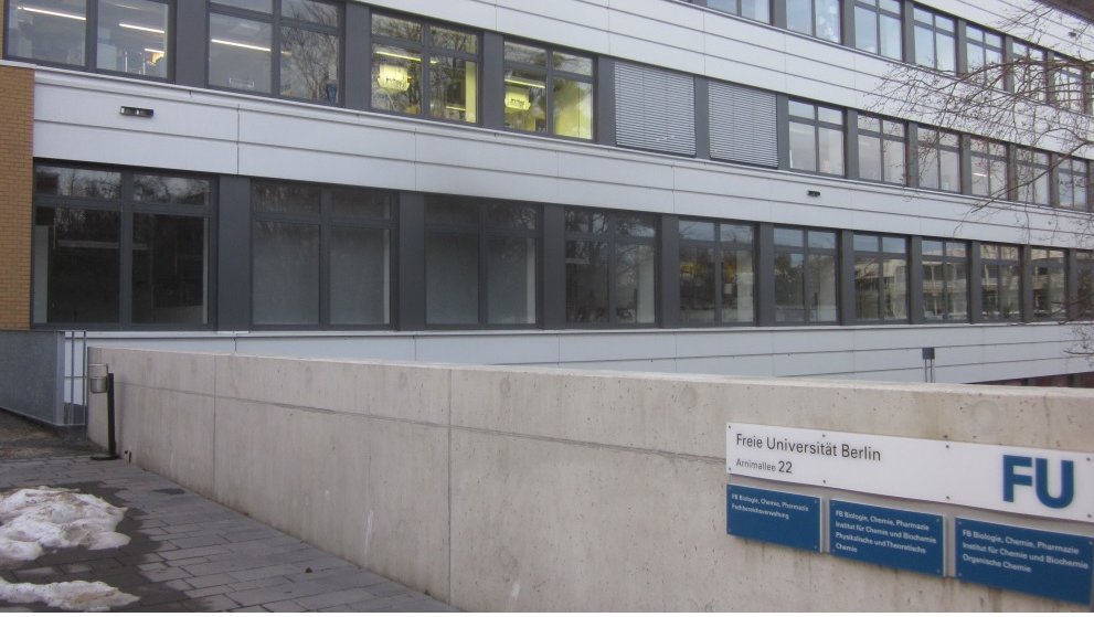 fubcp's tweet image. Dear MSc-and PhD-students BCP. Do not hesitate to contact us if you felt the need for some extra support during the end of the semester, for example, by our mentors: bcp.fu-berlin.de/studium-lehre/… or as a PhD-student by the @GraduateBCP. We will try to get you a bit more connected.