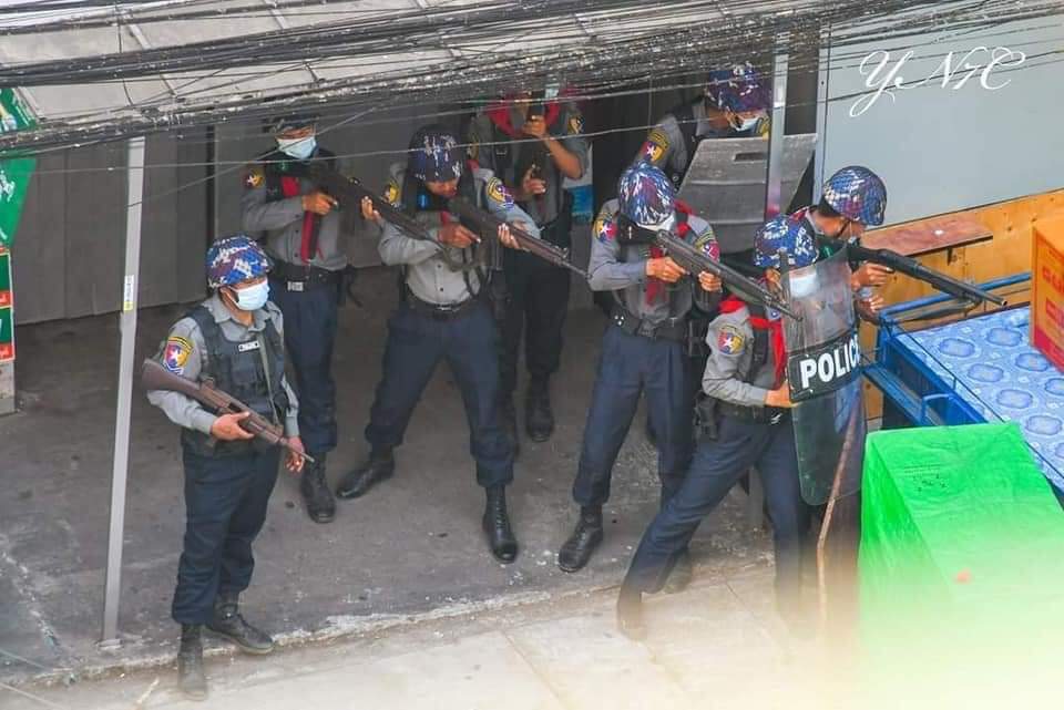KweeZar1985's tweet photo. This is not a battle filed - it's Yangon, capital of Myanmar. Following orders of the coup leaders, security forces shoot to kill at unarmed protesters.
#WhatsHappeningInMyanmar 
#MyanmarPoliceBrutality https://t.co/iX6Pau9sM9