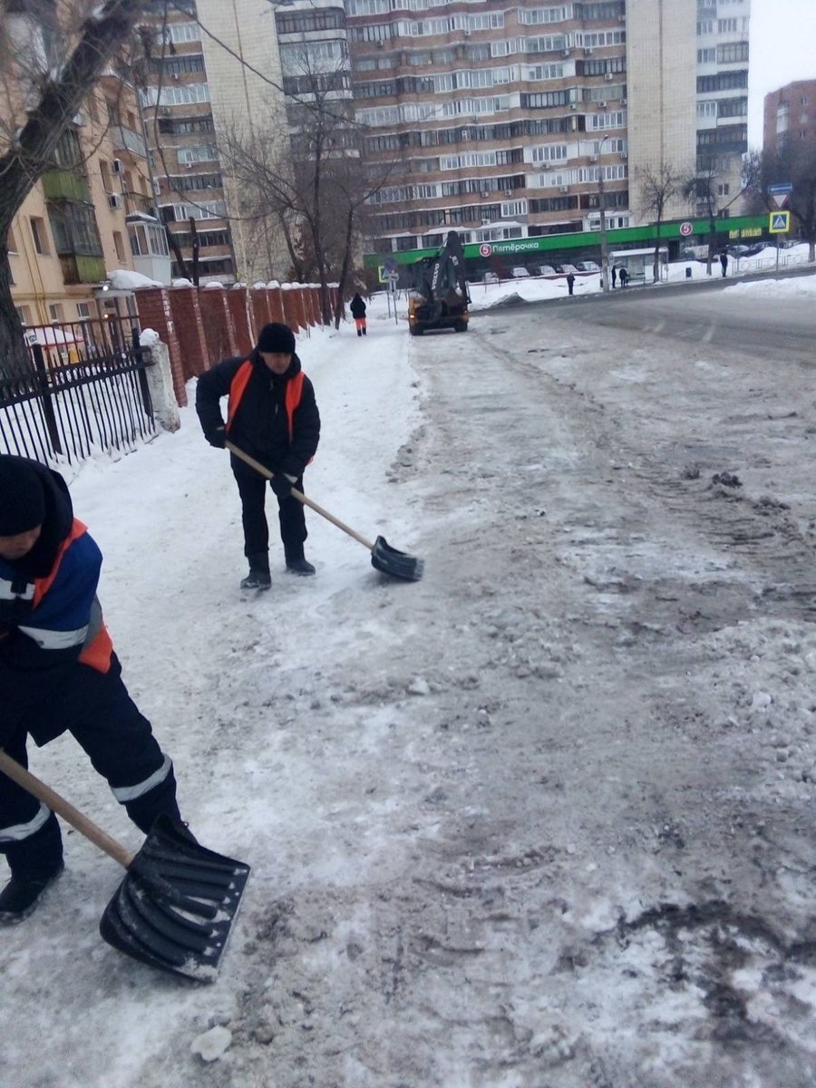 Очистка незакреплённой территории Урицкого от Спортивной до Агибалова