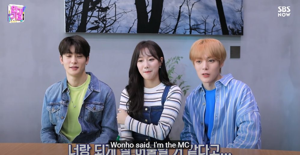 KYUNSARCHIVE's tweet photo. wonho was the first one who congratulated minhyuk for became inkigayo MC and now he’s in his last inkigayo too ㅠㅠ 

#ThankYouMCMinhyuk #MinkigayoLastTake https://t.co/vwKzwSKYkw