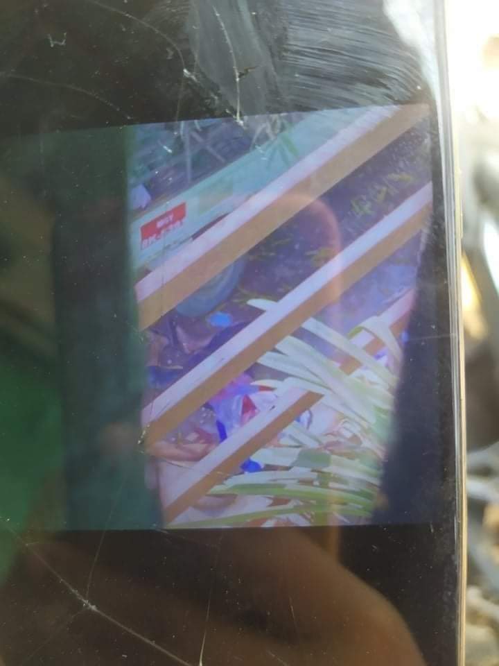 Shinna29799973's tweet photo. Myanmar police shot with gun a boy(hide under the car).He died.
They took away his dead body
and covered with sand his blood.
See!How brutal are they??Let the world know this injustice.Myanmar
(our country)has no laws. 
TW//blood
#Feb28Coup
#WhatsHappeningInMyanmar https://t.co/Er7pwyIzWs