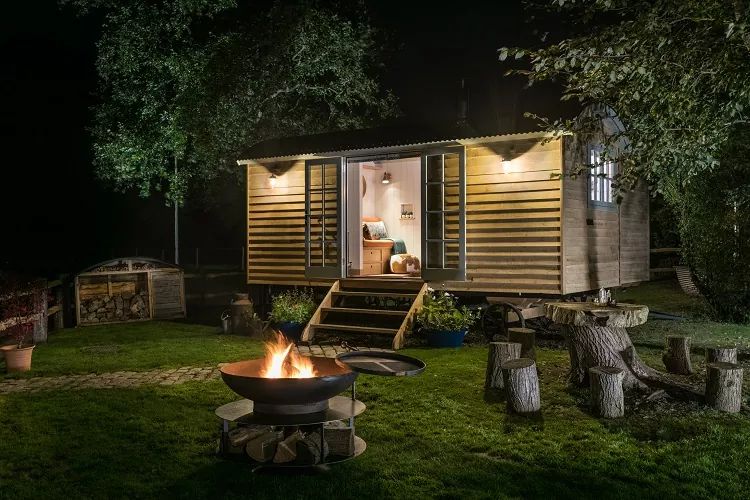 ColetteCooperTC's tweet photo. Looking for an amazing mini break in the UK? It is about time you discovered this eclectic Cotswolds hideaway, which makes the perfect retreat for an escape from the big smoke anytime of the year. https://t.co/n3O4TJcZFT
#cotswolds #ukstays21 #trustedtravel https://t.co/3E5Cgt1PLA