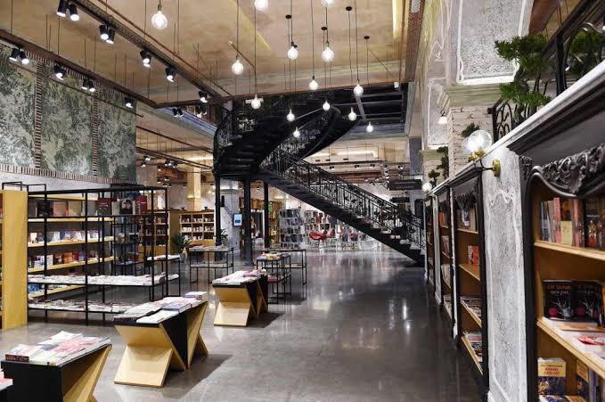 Baku book center. Баку бук центр. Книжные магазины в Баку. Бакинский книжный центр. Baku book Centre.