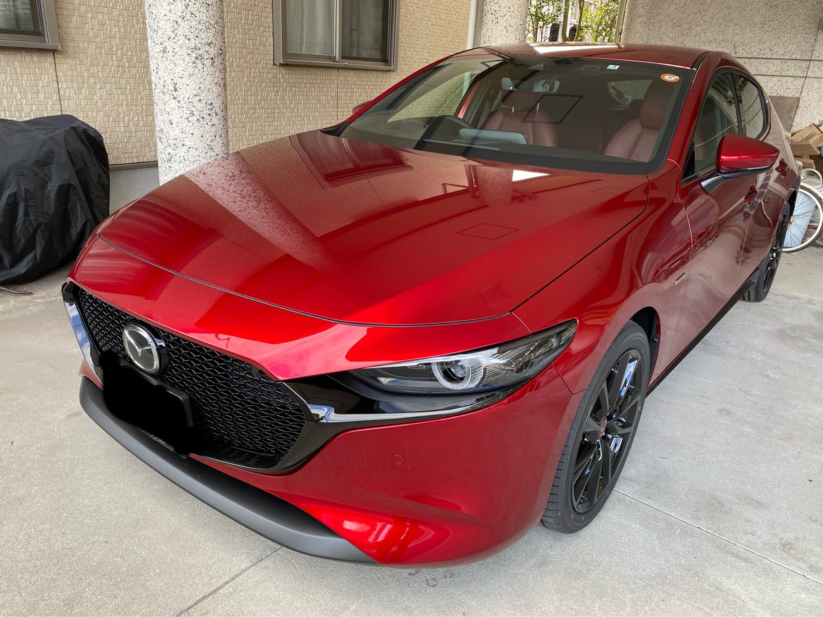 maeken1809's tweet photo. 納車されました〜( ´∀｀)

『MAZDA3 FASTBACK 100周年特別記念車 WCDOTY受賞モデル』（長っ）

これから宜しくゥ❗️

#MAZDA3
#100周年
#WCDOTY
#ソウルレッドクリスタルメタリック https://t.co/0liynxpX16