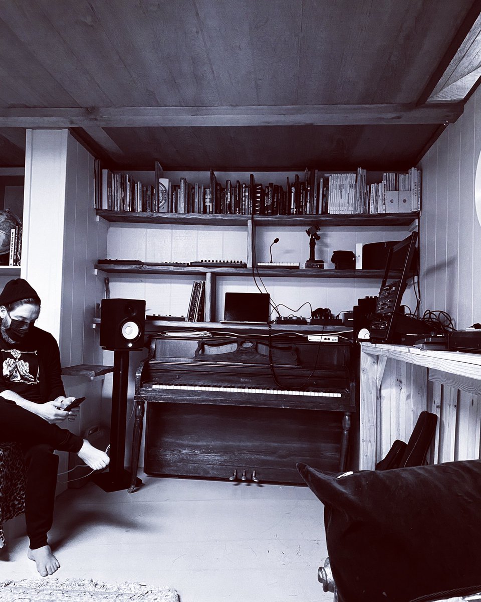 🤫 recording in progress... 🎧💿