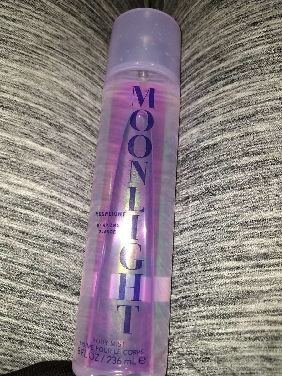 Vampeii's tweet photo. GIIRRLL 😍😍😍😍😍😍😍 @ArianaGrande https://t.co/ON48MtnN0m