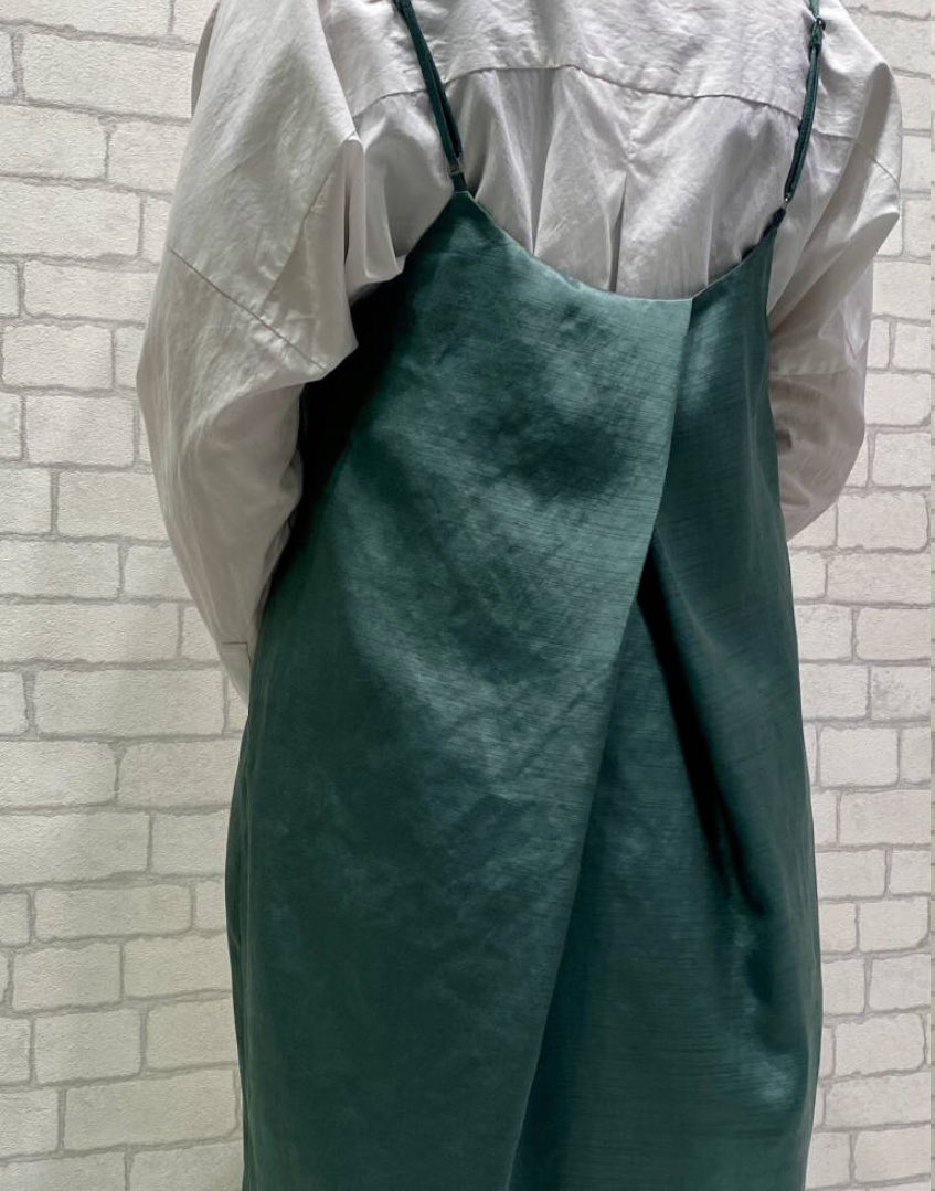 UR_ROSSO's tweet photo. 【Shinjuku/STAFF SNAP✨】
新宿店スタッフのおすすめコーディネートをpick up！

鮮やかなグリーンが目を引くキャミワンピース。
バックタックのデザインがポイントです💓

STAFF：shimanouchi

#urbanresearchrosso
#アーバンリサーチロッソ

https://t.co/aIv38VfIUu https://t.co/kzb5qtTUyC