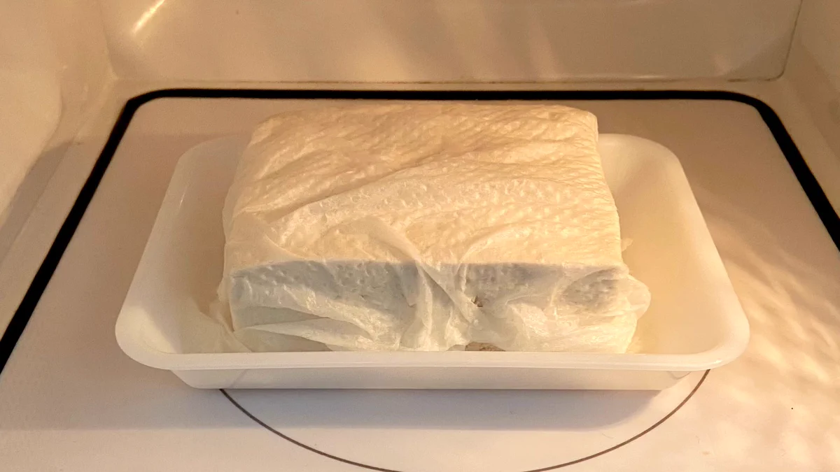 豆腐を使うときの裏技。「豆腐に塩振って1分レンチン」これだけで翌日の麻婆豆腐が違う。