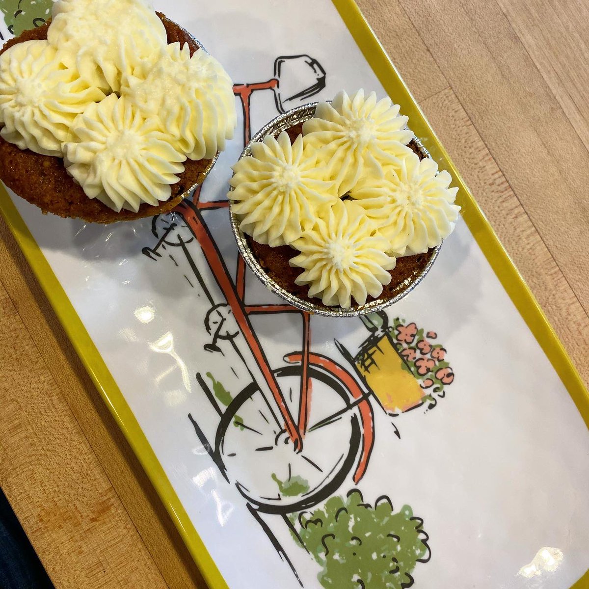 KellyInPhoenix's tweet image. I posted to Instagram, but this is totally Twitter worth too. Tonight, I made a #DevourAtHome meal from @devourphoenix + @LocalFirstAZ. It was braised lamb shanks from @SouthernRailAZ and it was amazing! #DevourPhoenix