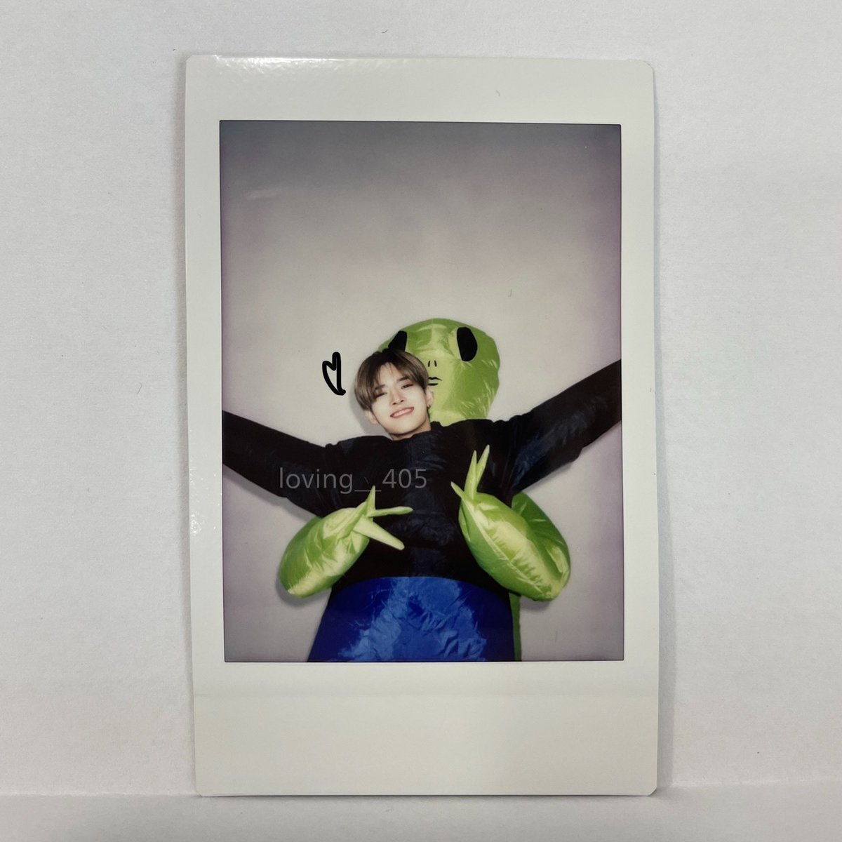 i want this pola, he looks so cute n happy 😢