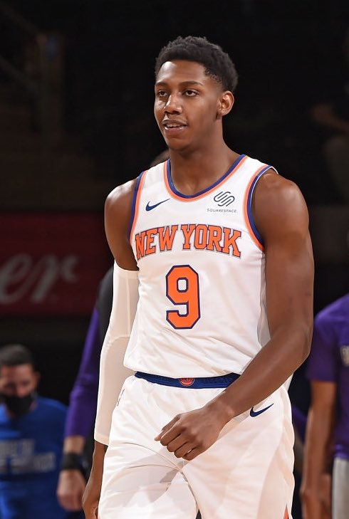 TheDunkCentral's tweet photo. Julius Randle 
28 PTS - 10 REB - 6 AST - 4 STL

RJ Barrett 
24 PTS - 7 REB - 2 AST - 4/6 3PT

Derrick Rose 
17 PTS - 11 AST - 5 STL 

The Knicks are at .500 🔥 https://t.co/a7a2olh25a