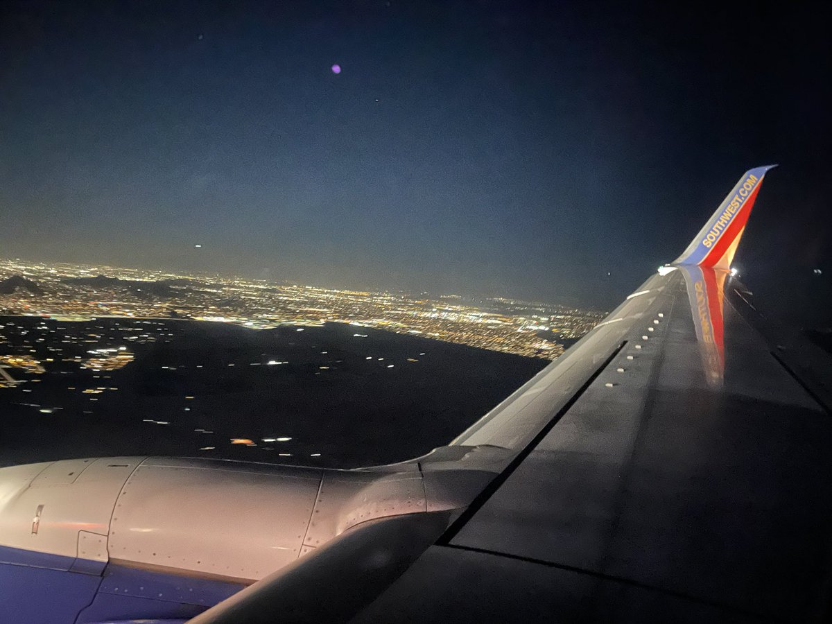 ddodell's tweet photo. Night time landing at Phx via @SouthwestAir https://t.co/cAW7D9DiBe