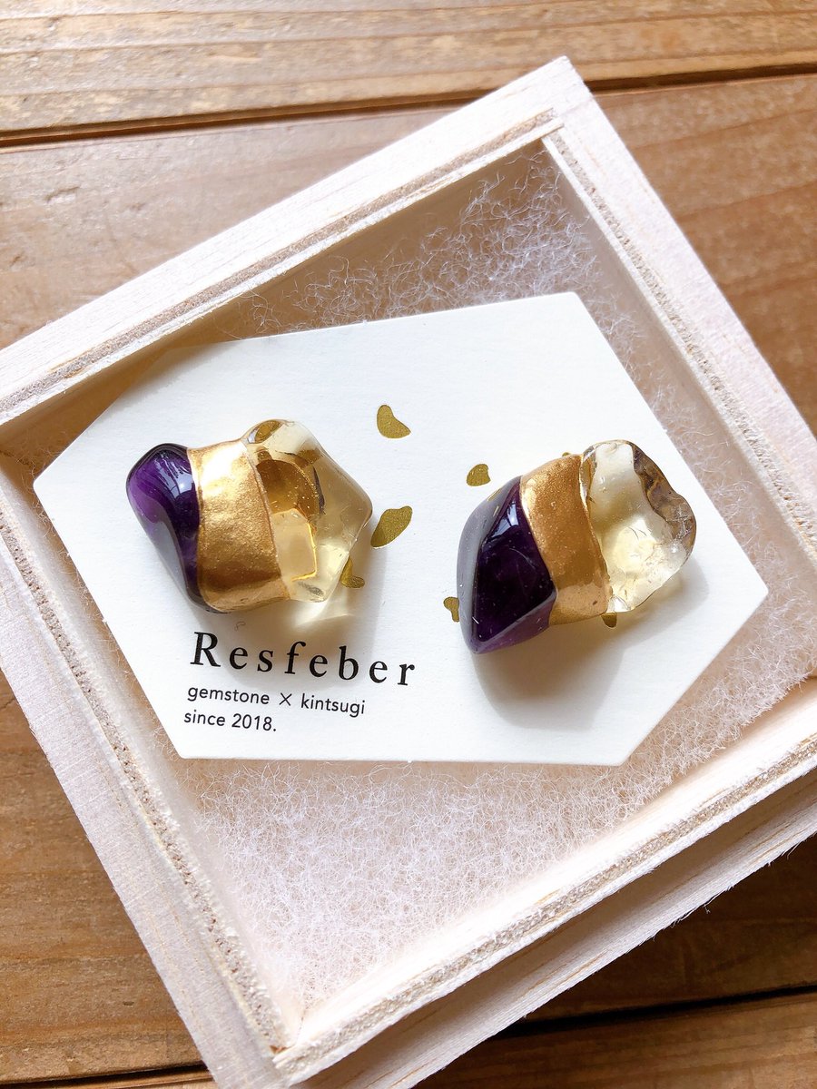 T_A_G_A_N_E's tweet photo. Resfeberさん@resfeber_info の金継ぎピアスを購入しました！
ひと目見たときからこの方の作品が欲しい！！と憧れていました
アメジスト×シトリンと金が本当に美しい〜〜！！！
耳につけても全然重みを感じず、どんな服にも合います。
素敵な作品ありがとうございました🥰❤️ https://t.co/CCUFd49DIo