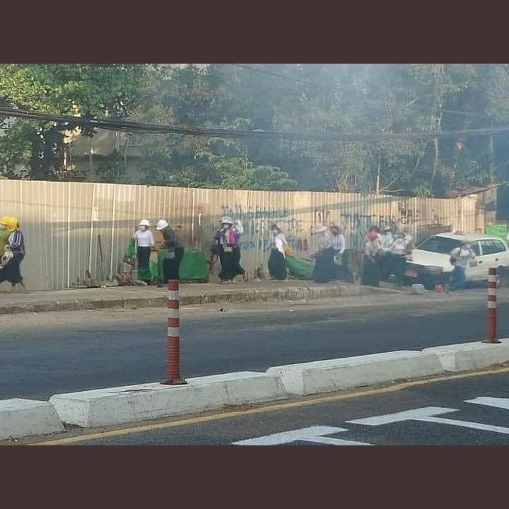 marn_khin's tweet photo. tw // gun shots, violence
Junta is arresting and shooting to the peaceful protestors at every parts of Myanmar.They even voilence to the Teachers .Where is Justice?

SPRING REVOLUTION #MilkTeaAlliance #WhatsHappeningInMyanmar #Feb28Coup https://t.co/0A1soWWpwi