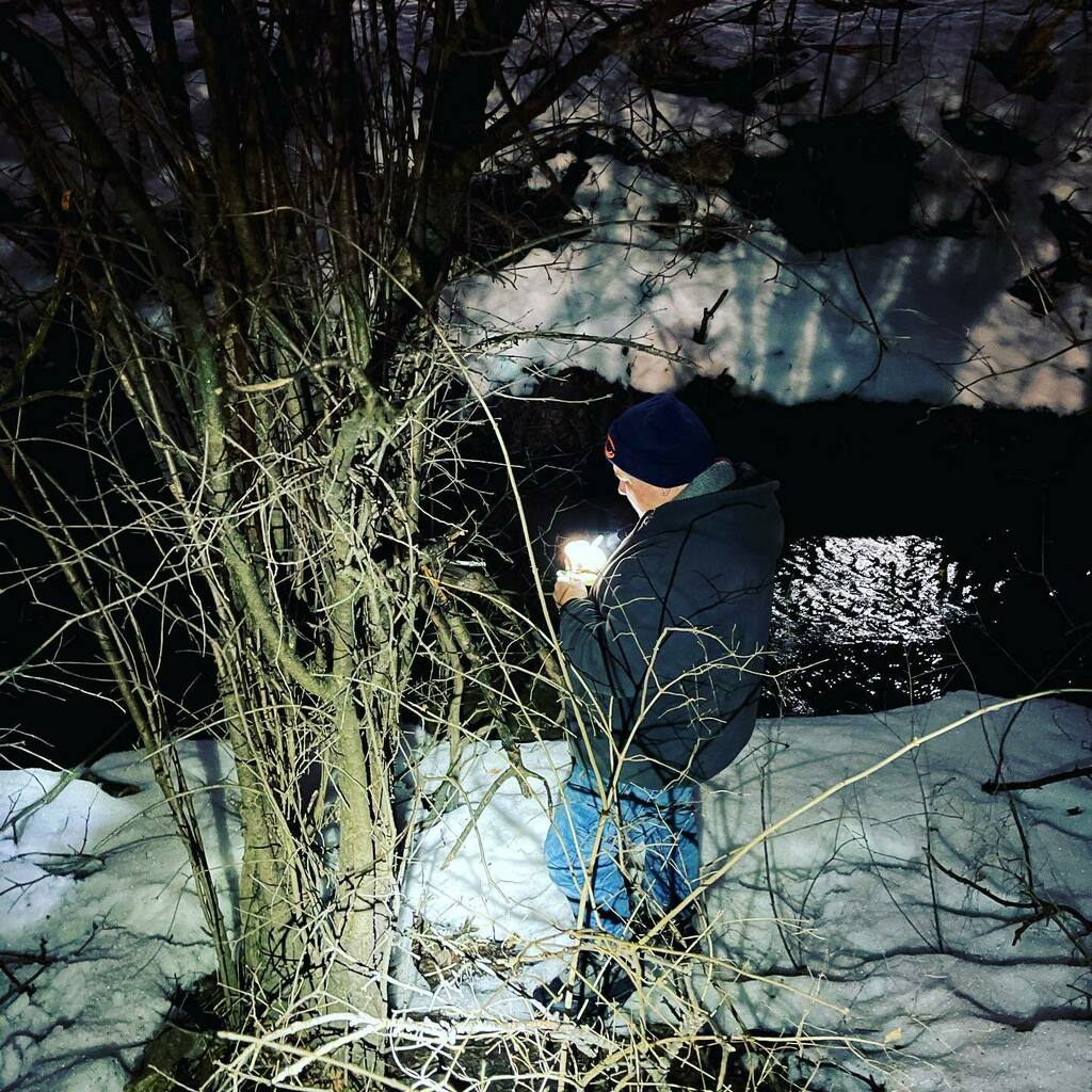 scottberks's tweet photo. Caching in the moonlight. (With a flashlight)
β’
#geocaching #nightcaching #ilovegeocaching #caching #foundit #gcpc #geocachingpodcast https://t.co/4dzSvrJ8W0 https://t.co/qUmnP9fT7n