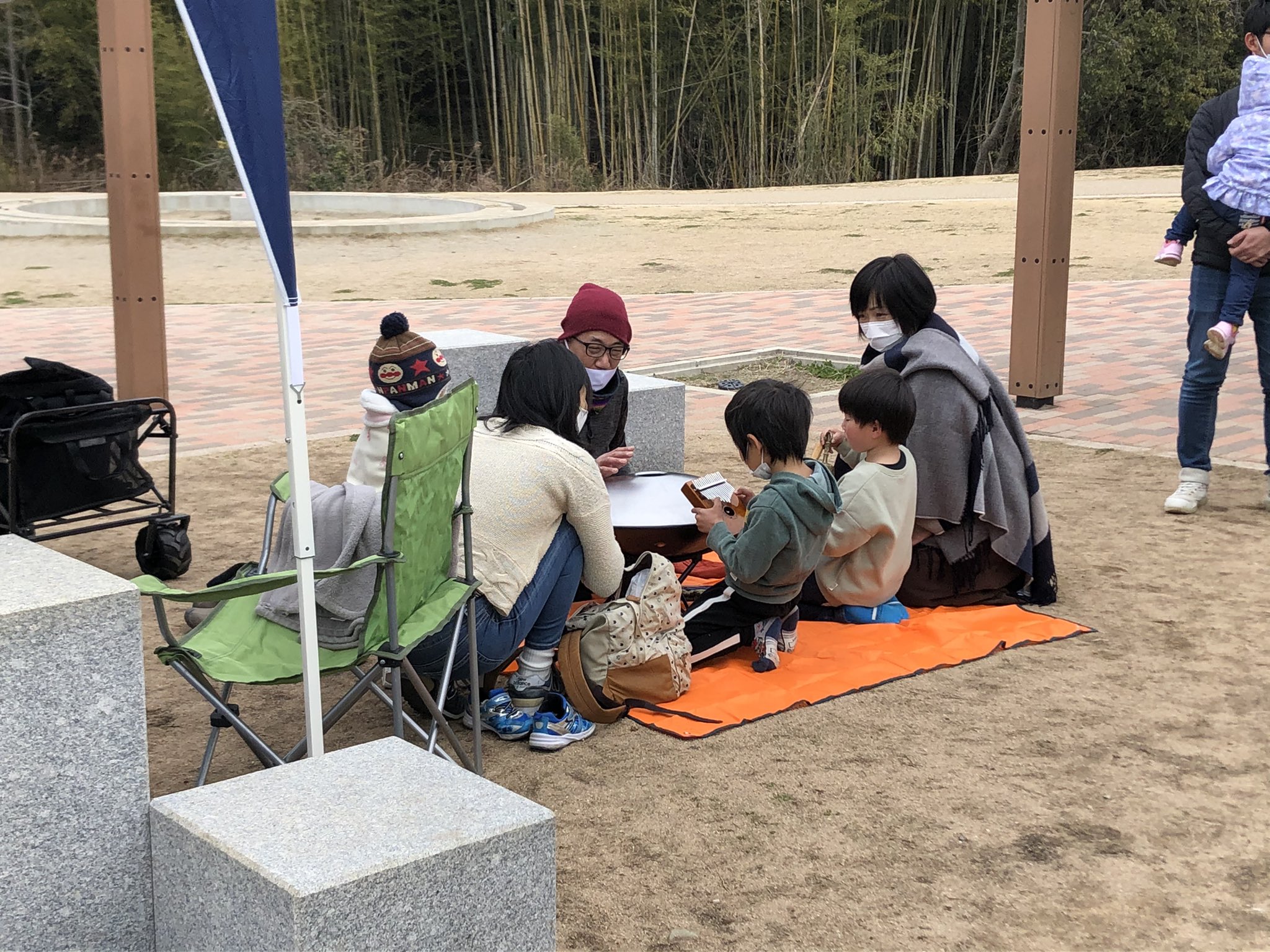 野の花助産所 旅する保健室 旅する助産師 In太子町総合公園 今日はスペースドラムにこどもたちが集まってくる 野の花助産所 旅する保健室 旅する助産師 In太子町総合公園 今日はスペースドラムにこどもたちが集まってくる