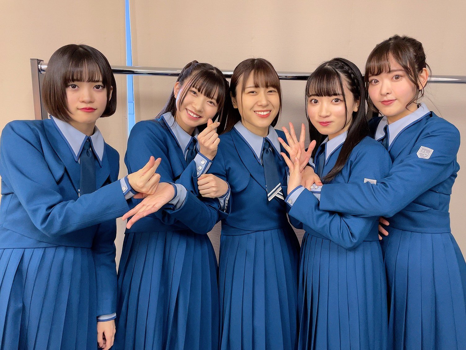 22/7(ナナブンノニジュウニ) di X: 