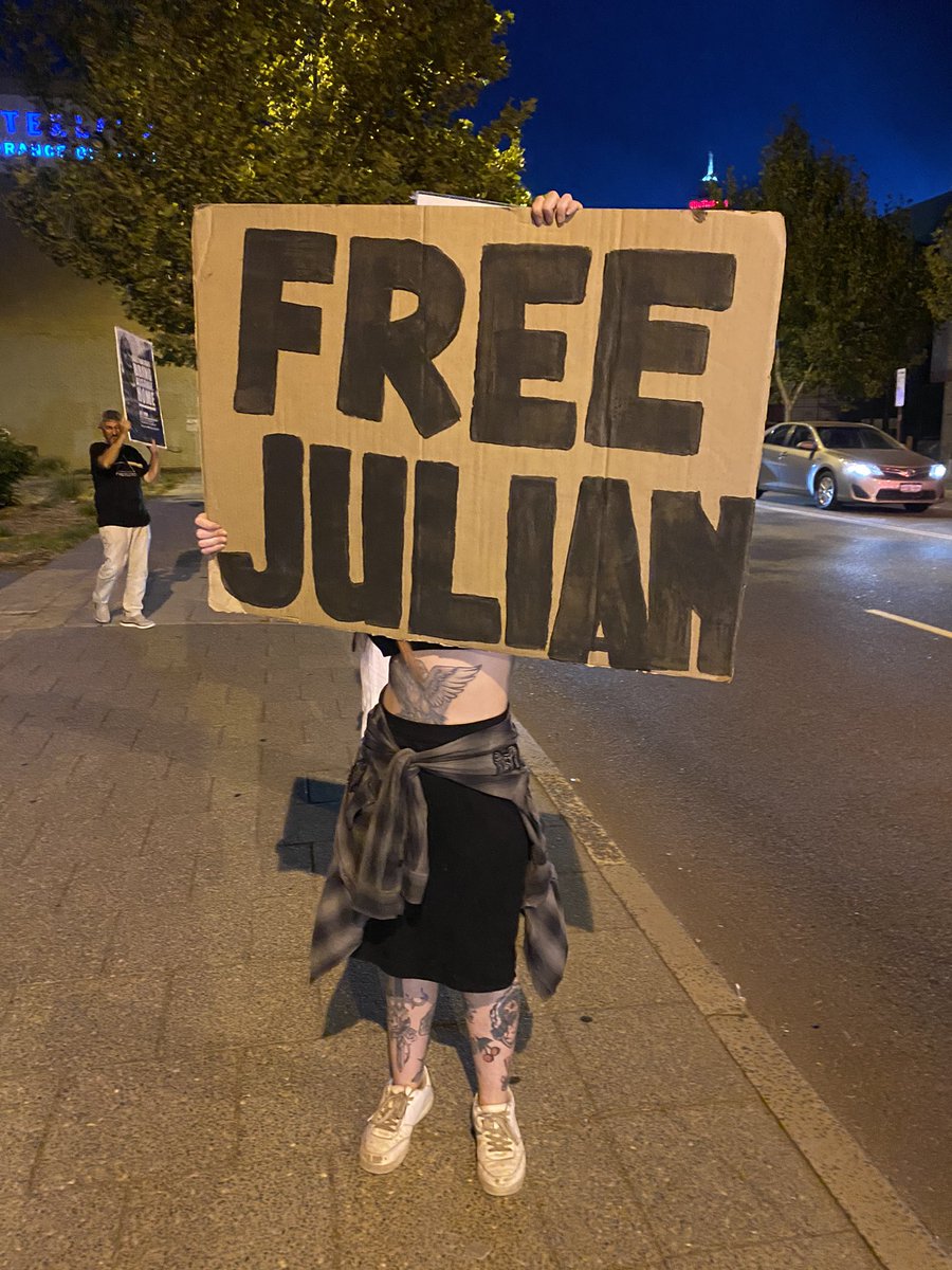 #FreeAssangeVigil #Perth
@Perth4Assange 
#FreeJulianAssange #WeAreAllAssange #FreeAssangeNow 
#NoExtradition #auspol