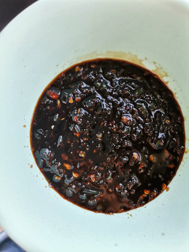 adda2644's tweet image. #sambalkicap

*cili
*bawang putih
*bawang goreng
*gula

Tumbuk semua bahan di atas. 
Tuangkan kicap dan tambahkan sedikit air panas (ikut suka pekat atau cair) 😋