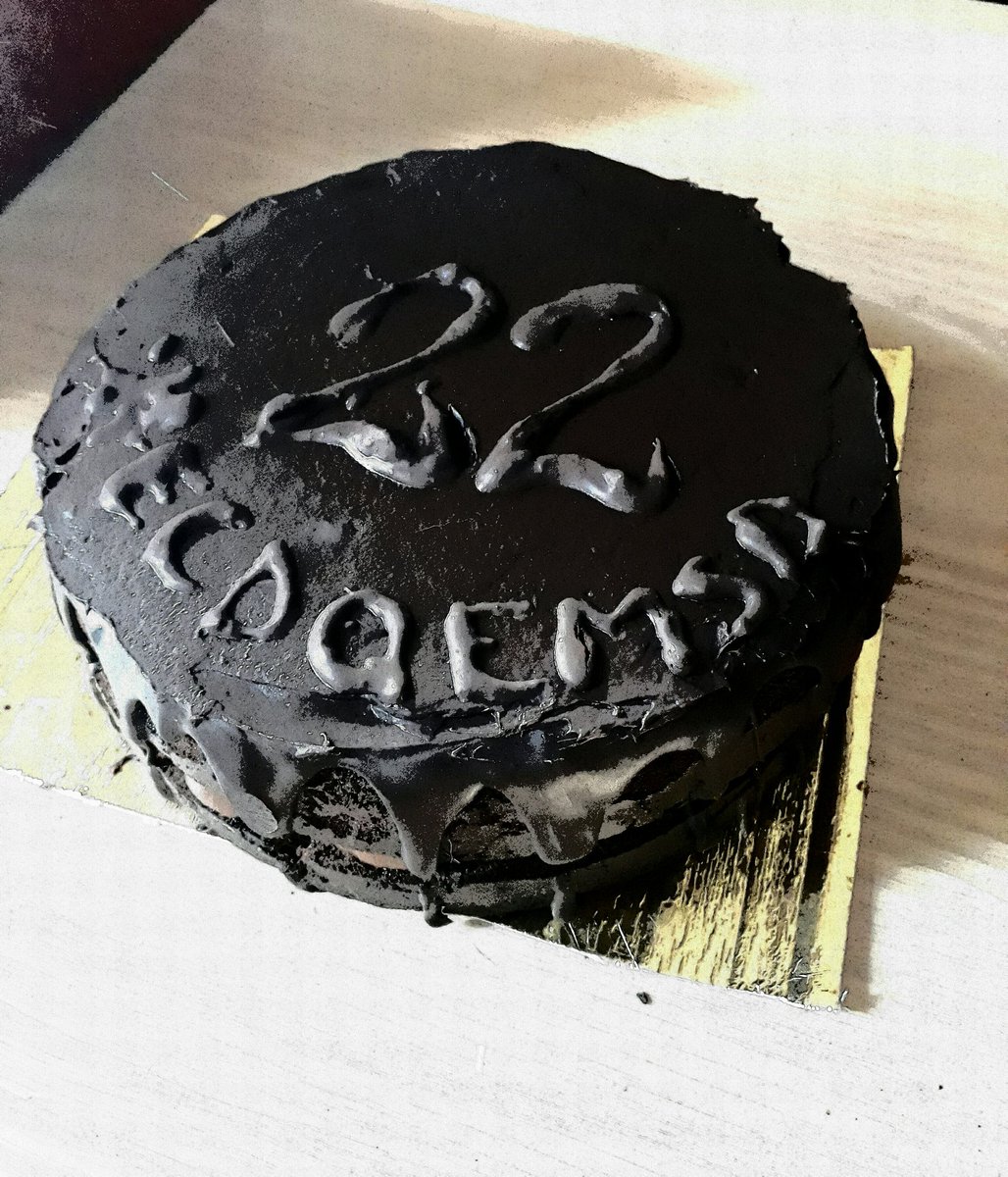 Sslm61's tweet image. Euuu, un cumpleaños no es un cumpleaños sin una torta/pastel.
¡Felices 22 años, @canaltranscom!
#ECDQEMSD