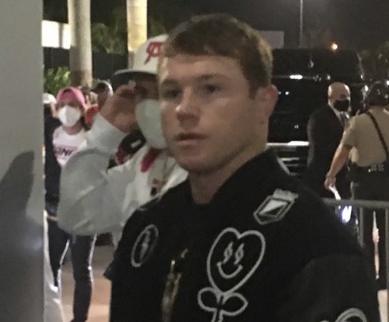 MexicoDont's tweet photo. *Yildirim se achicopala y no regresa*

Canelo:

#CaneloYildirim https://t.co/ZevtUcFuWh
