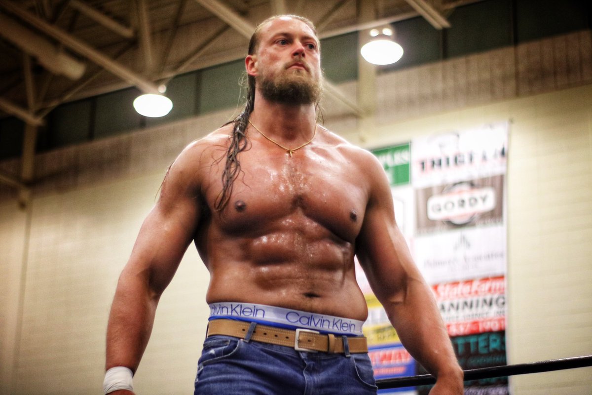 COLLARxELBOW's tweet photo. Don’t call it a comeback. Caz XL has returned! https://t.co/ARLTcO2ygN