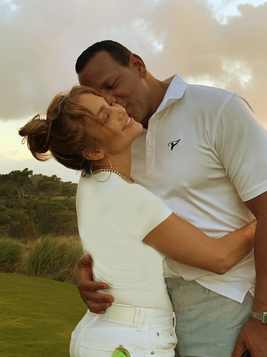 JLo's tweet photo. Feliz día de la independencia Dominicana ✨🌴✨ @arod #Macho https://t.co/xGyPnDfYH2