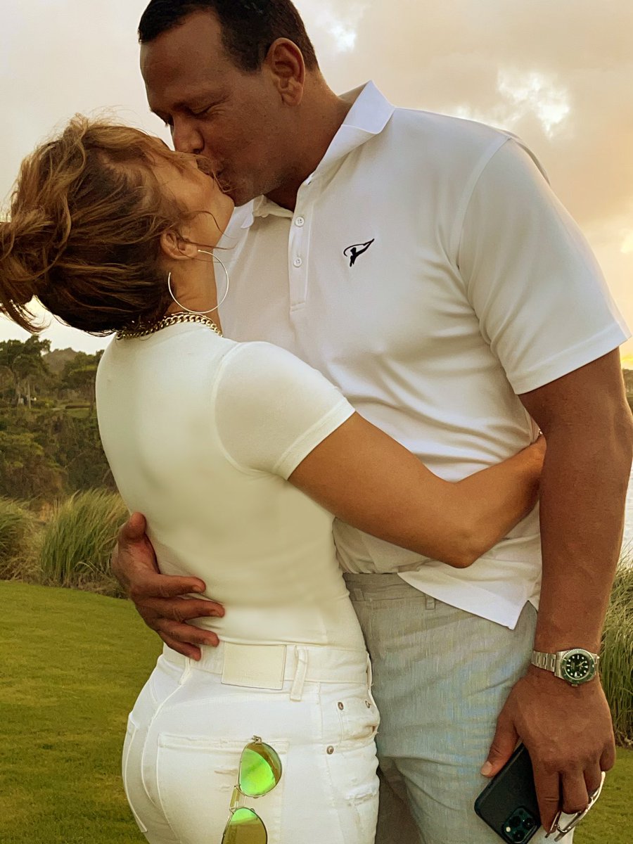 JLo's tweet photo. Feliz día de la independencia Dominicana ✨🌴✨ @arod #Macho https://t.co/xGyPnDfYH2